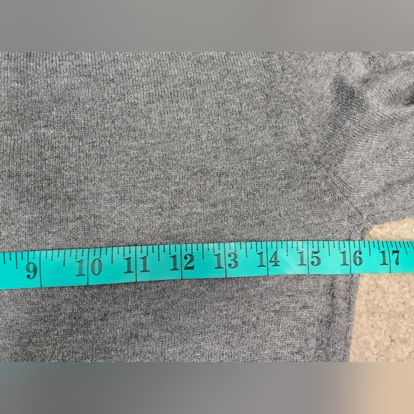 BANANA REPUBLIC Factory Grey Lightweight Pug Sweater. Size XS - Picture 9 of 10